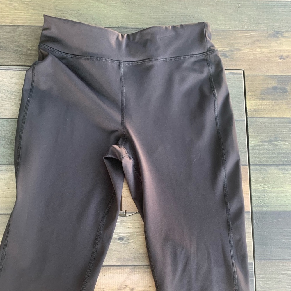 black athletic leggings